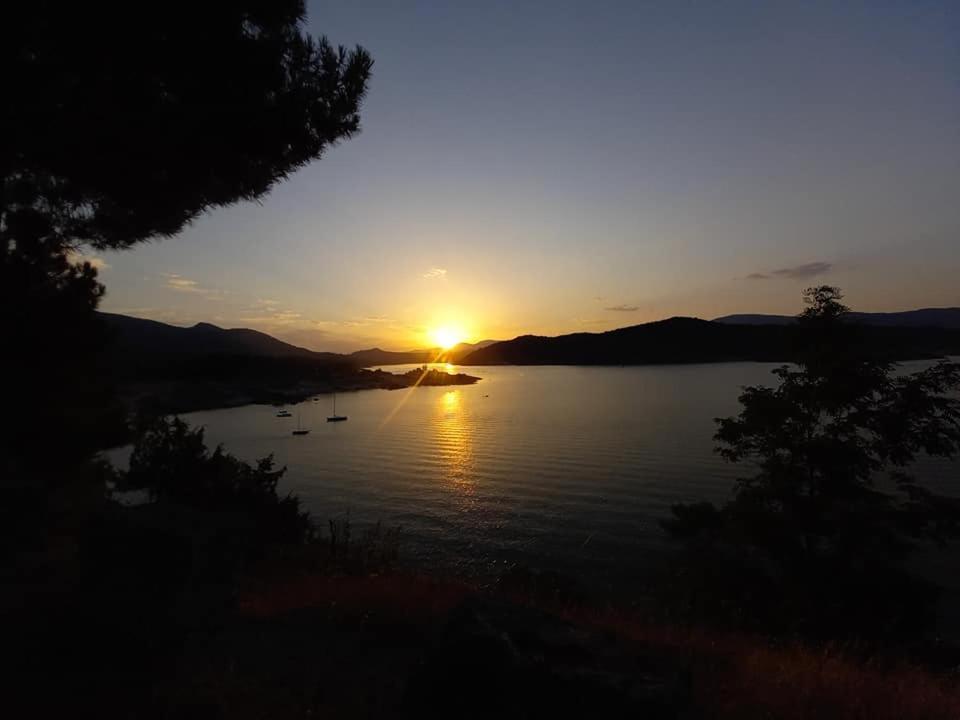 Ruralrut En El Tiemblo Precios Especiales A Partir De 7 Noches, Wifi, Cabina De Hidromasaje, Aire Acondicionado, Zonas De Bano Naturales Cercanas Эль-Тьембло Экстерьер фото